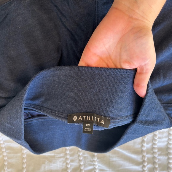 ATHLETA Womens Sweatshorts - Picture 2 of 4